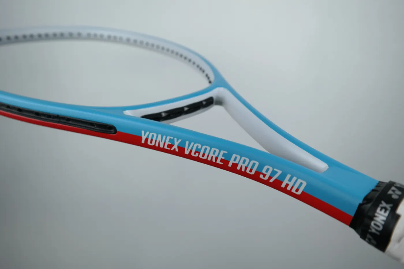 요넥스 VCORE PRO 97HD 투톤 도색 범퍼와 그로멧 상태