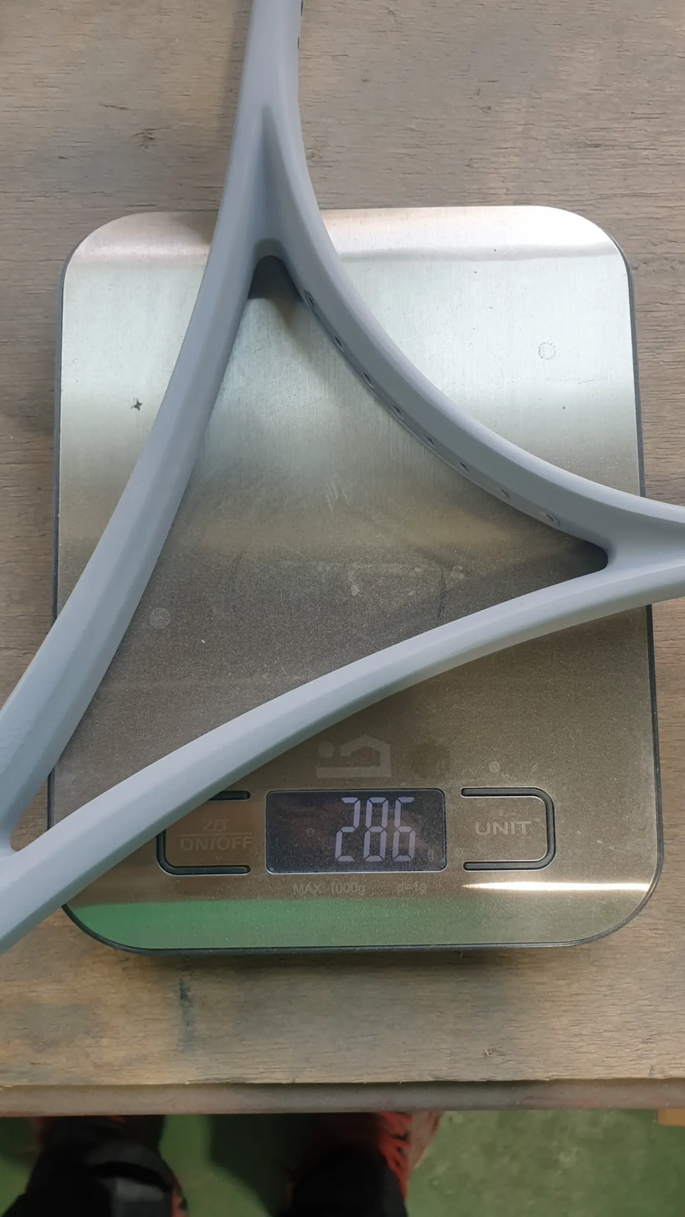 바볼랏 퓨어 스트라이크 무광 블랙 도색 넥 부분 디테일