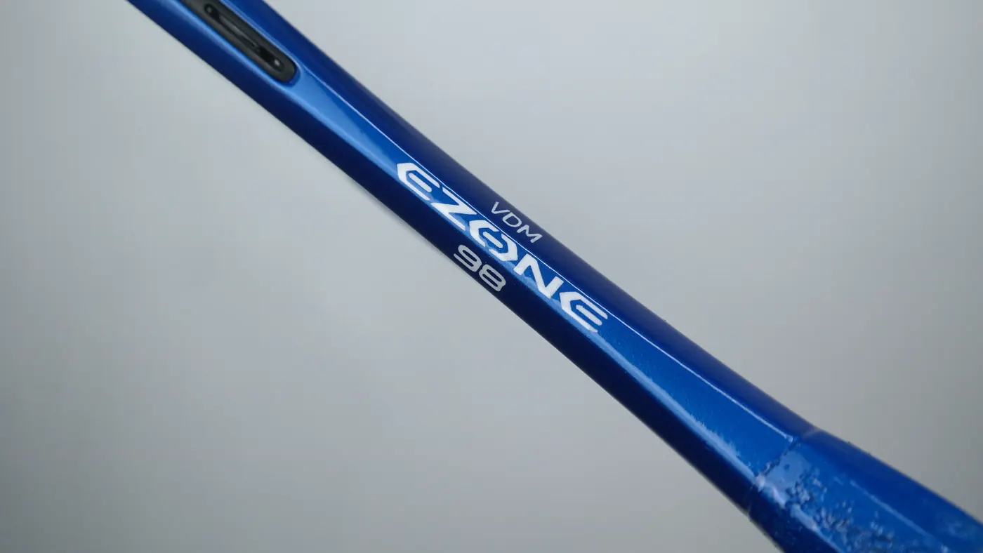 요넥스 EZONE 98 블루 화이트 데칼 도색 프레임 안쪽 디테일